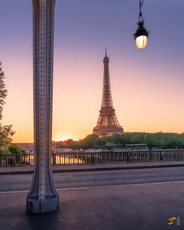 La Tour Eiffel du Pont Bir Hakeim, Paris, 2021