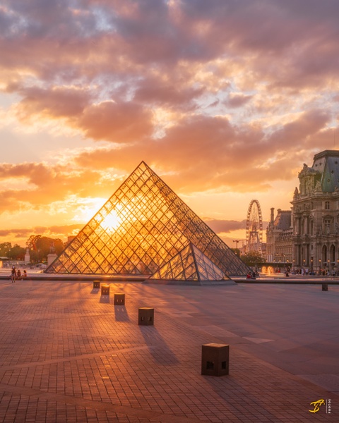 Louvre Pyramid, Paris, 2020 - Romantic Photography - Thomas Speck Photography