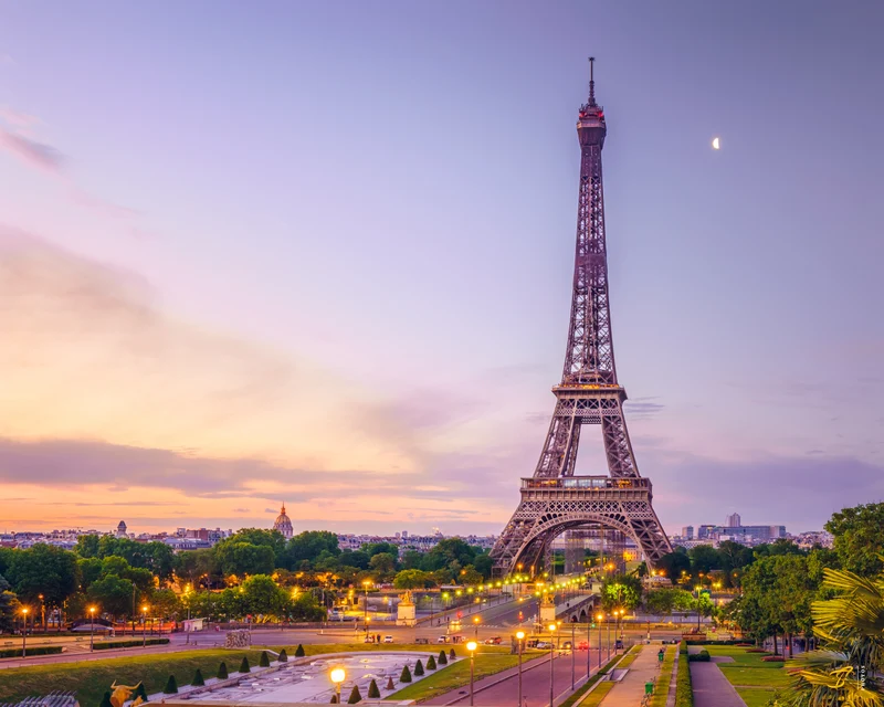 La Tour Eiffel Le Matin