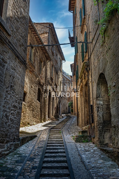 Narrow-lane-Perugia-Umbria-Italy - Photographs of Umbria, Italy 
