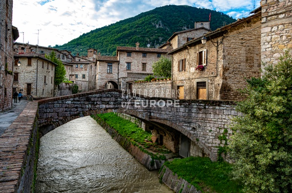 Canal-Gubbio-Umbria-Italy - UMBRIA - Photographs of Europe
