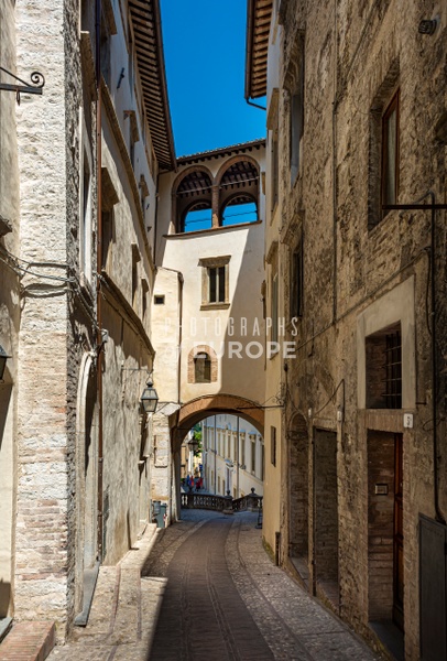Narrow-street-in-Urbino-Le Marche-Italy - UMBRIA - Photographs of Europe