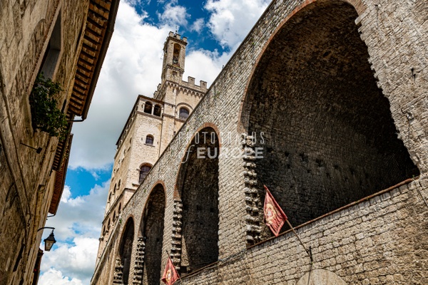 Great-arches-rising-above-Via-Baldassini-Gubbio-Umbria-Italy - Photographs of Umbria, Italy 